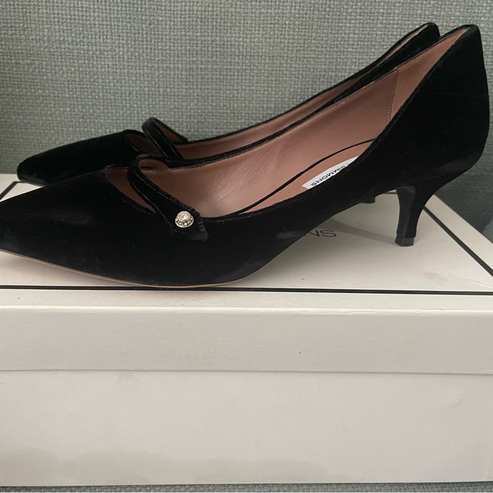Brand new Tabitha Simmons black velvet heels